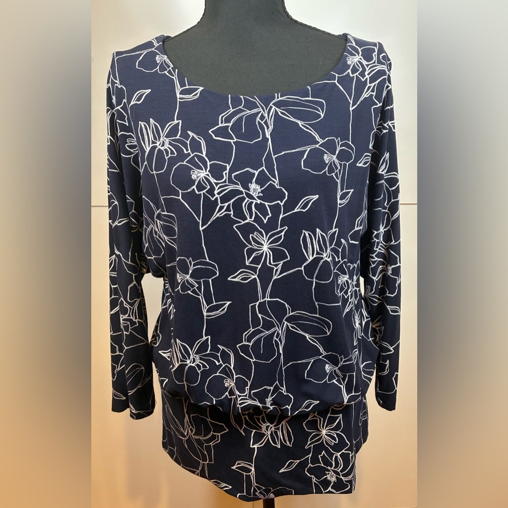 Chico's Navy and White Floral Blouse Size 2/ L - Picture 5 of 9